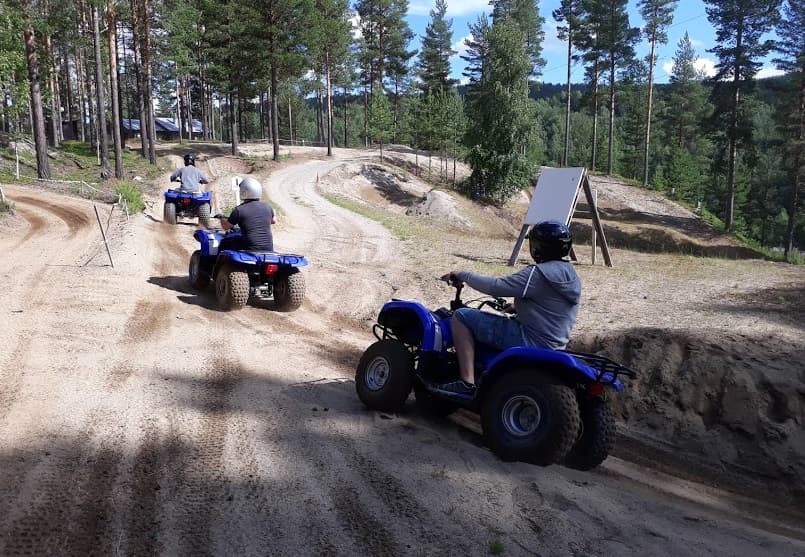 Fyrhjulingssafari i skogen