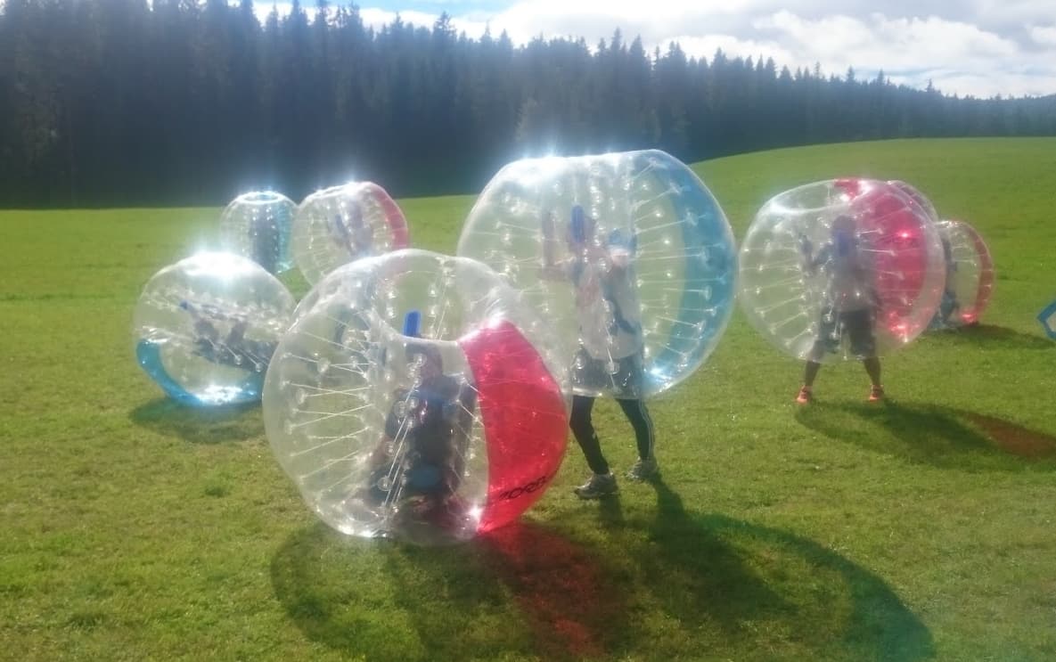 Bumperballs — fotboll i uppblåsta bollar