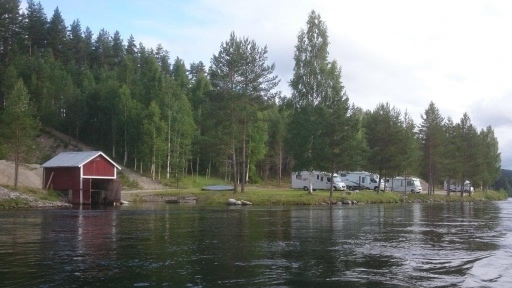 Kvällsvy över älven